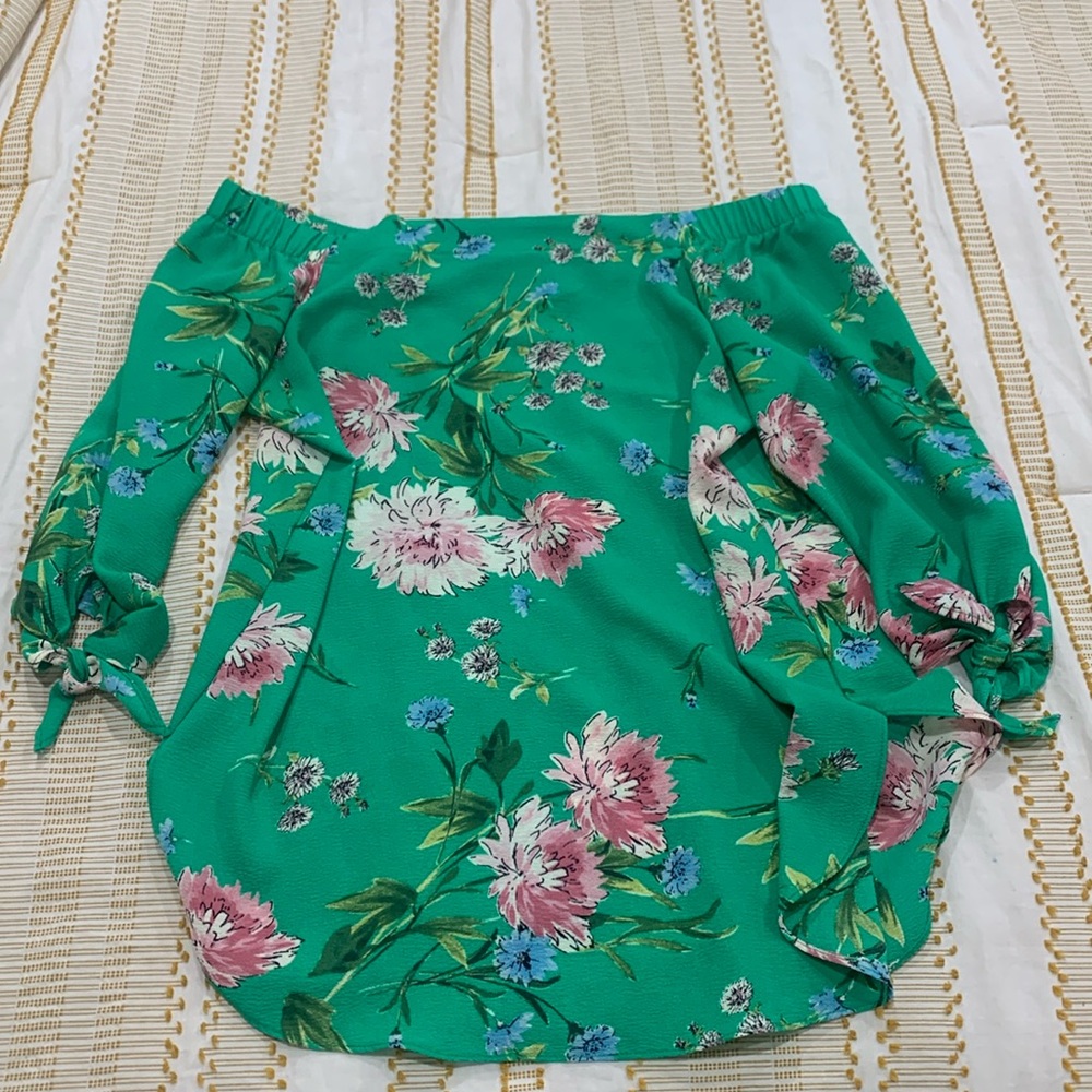 Off the shoulder green flower print summery shirt